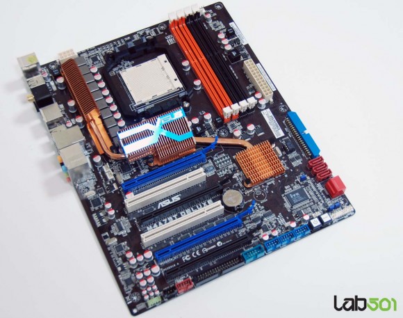 Asus M4A79T Deluxe - 004